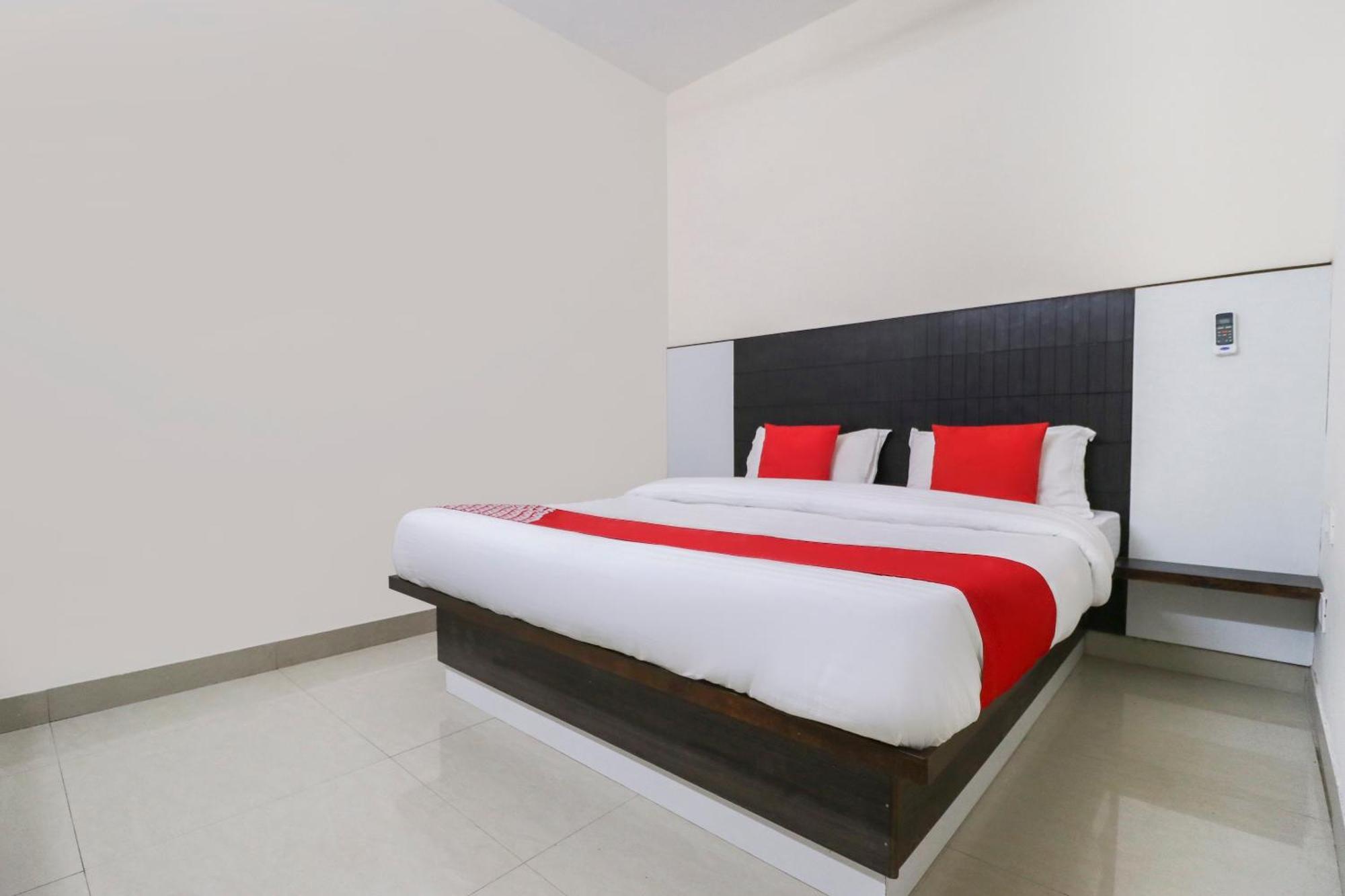OYO 67595 Hotel Red Ark Landran Exterior foto