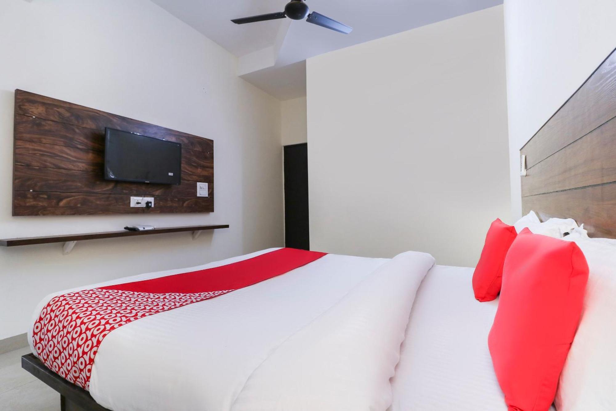 OYO 67595 Hotel Red Ark Landran Exterior foto