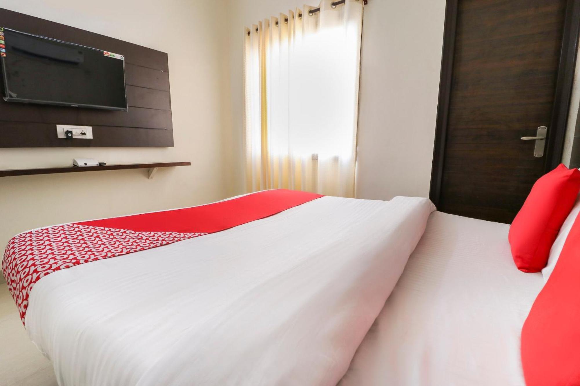 OYO 67595 Hotel Red Ark Landran Exterior foto