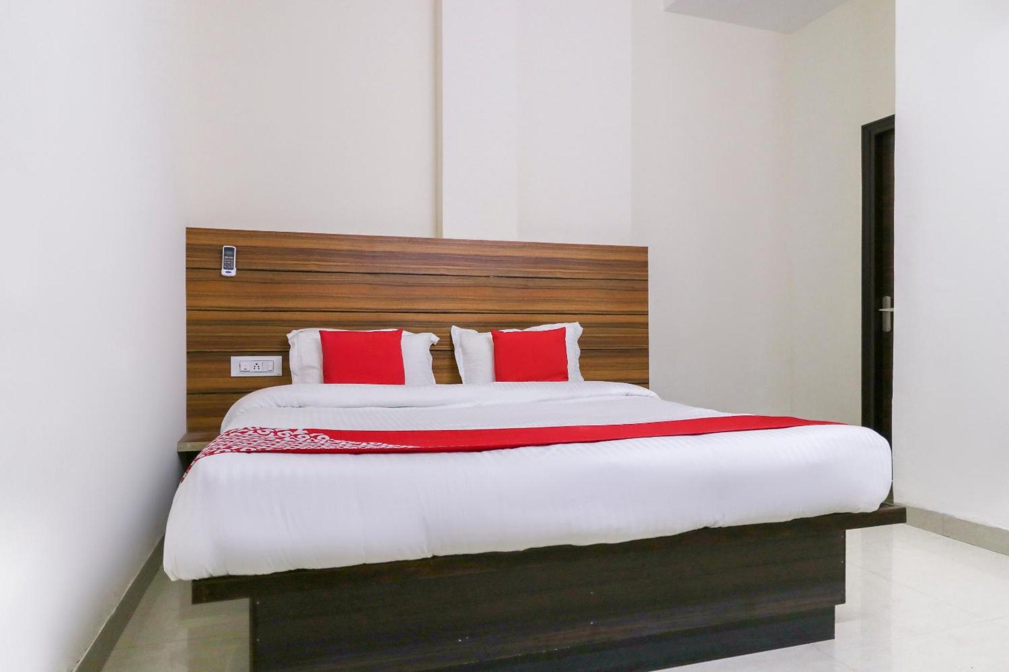 OYO 67595 Hotel Red Ark Landran Exterior foto