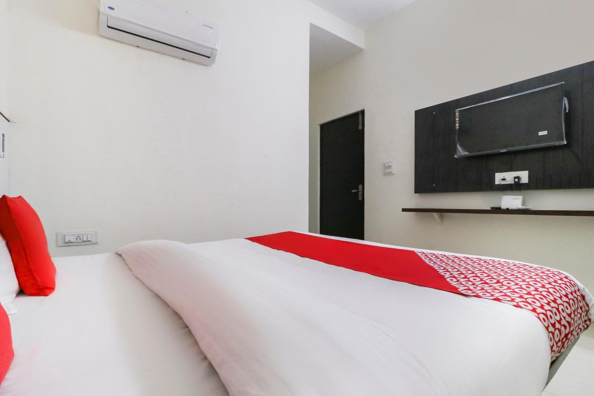 OYO 67595 Hotel Red Ark Landran Exterior foto