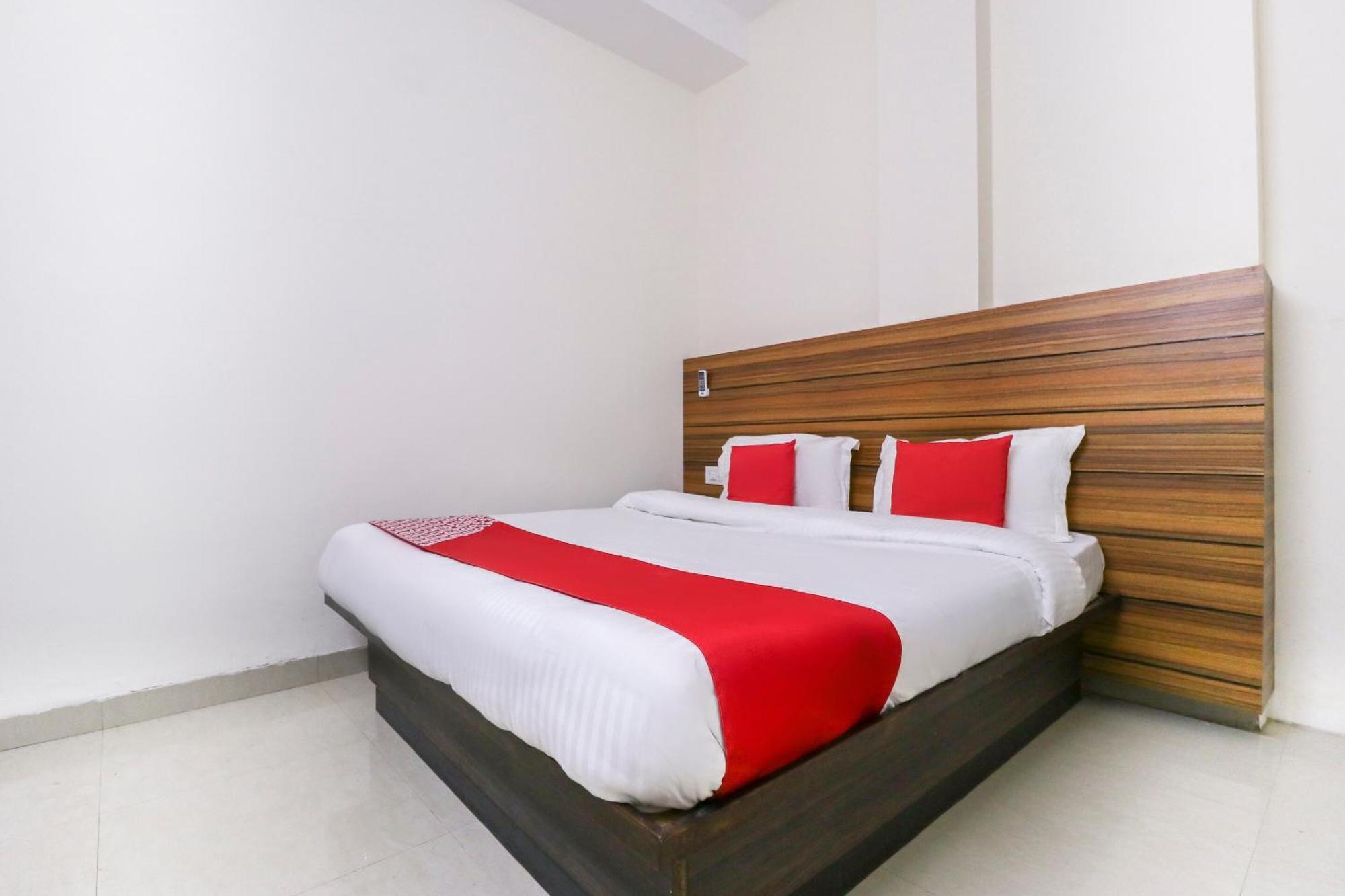 OYO 67595 Hotel Red Ark Landran Exterior foto