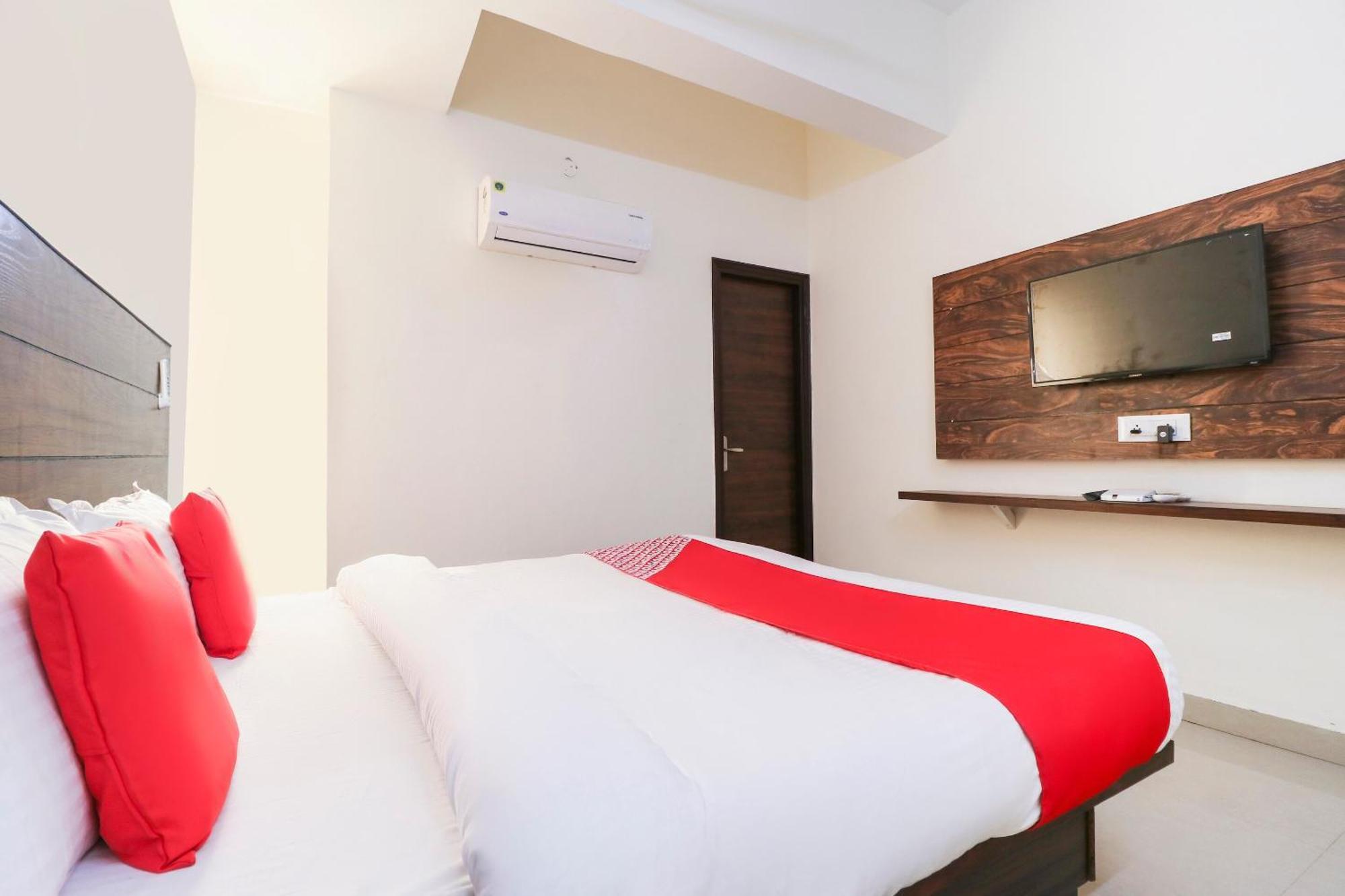 OYO 67595 Hotel Red Ark Landran Exterior foto