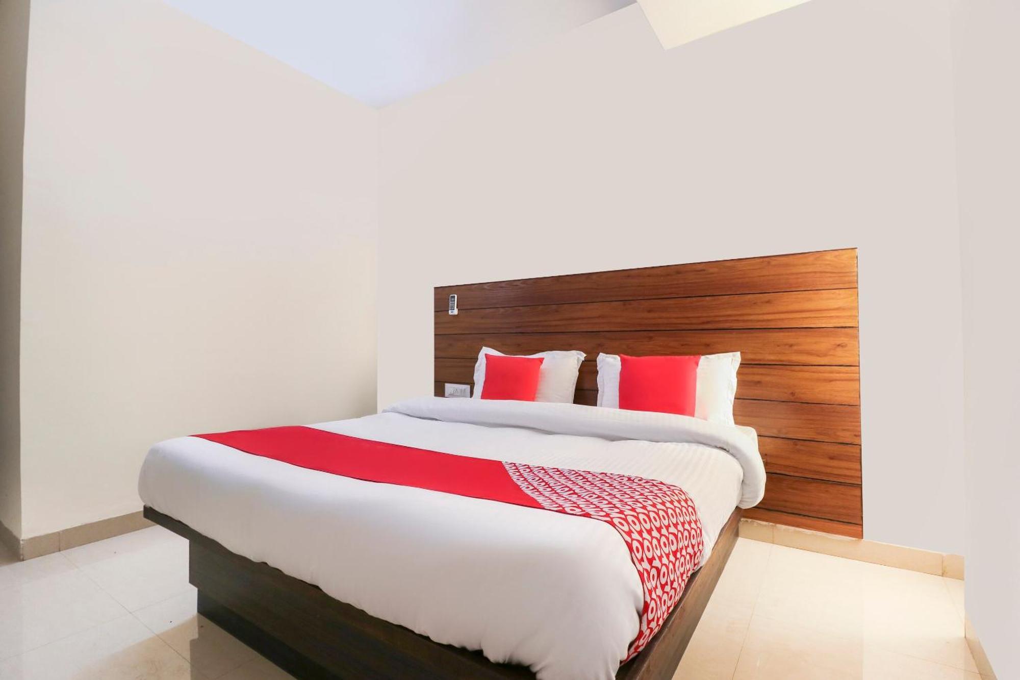 OYO 67595 Hotel Red Ark Landran Exterior foto