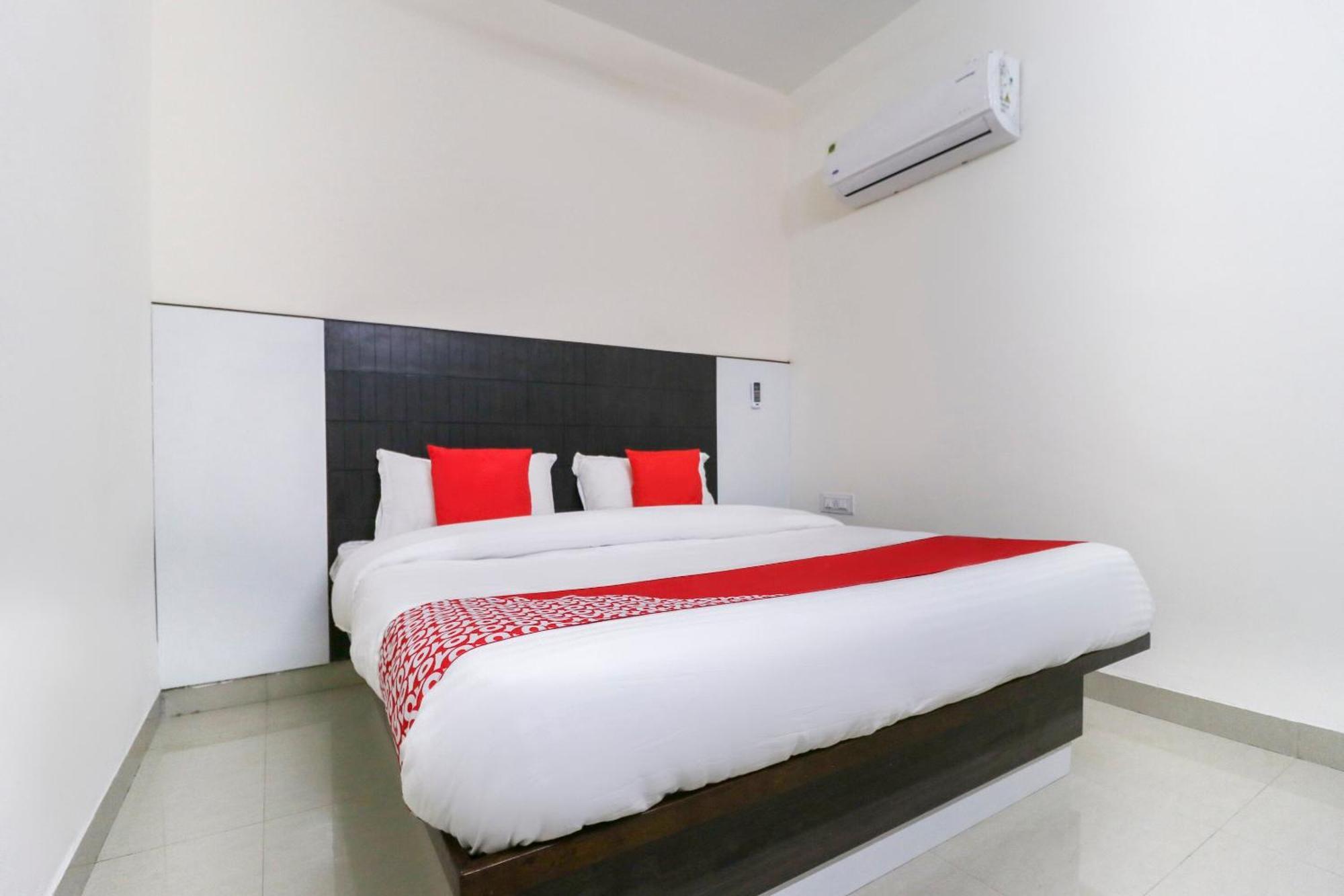 OYO 67595 Hotel Red Ark Landran Exterior foto